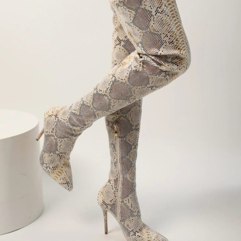 Snakeskin Patterned Knee-High Stiletto Boots